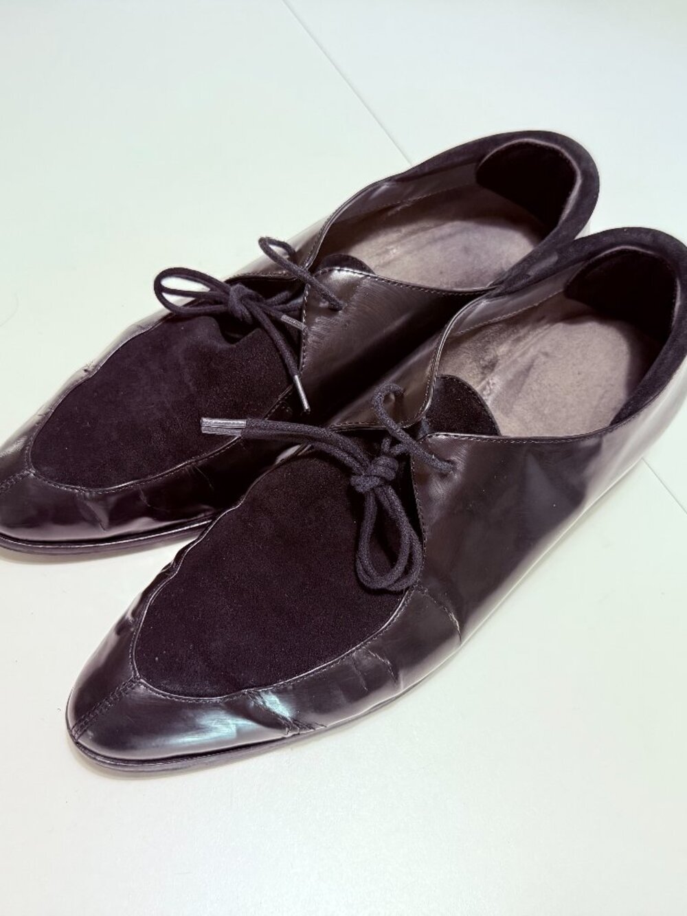 AEROSOLES Black Leather and Suede Lace-Up Oxfords